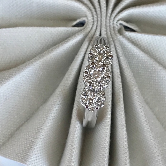 14Kt White Gold Diamond Wedding, anniversary Ring - Picture 3 of 4